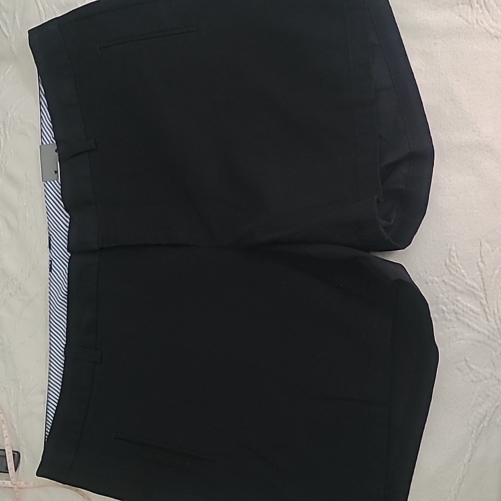 Nwt black bermuda style shorts (ZZ)
